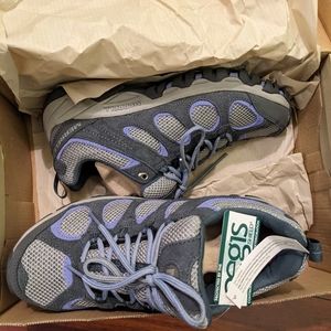 NIB Merrell Women's Hilltop Ventilator size US 9 EUR 40 Med Width NEW IN BOX